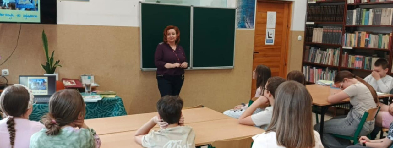 W świecie wierszy i bajek – spotkanie uczniów z pisarką Panią Renatą Buczyńską