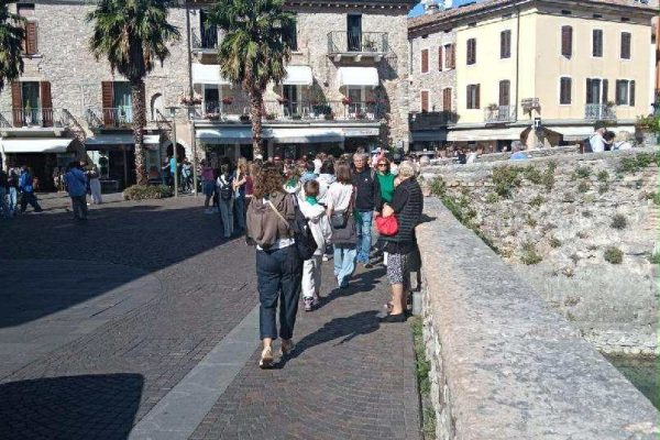 1bc2b240-8196-4a15-b41d-1ea38cfa6710