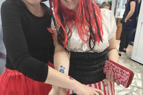 33c0b558-16c3-48b1-87a5-ee2daa3da24c