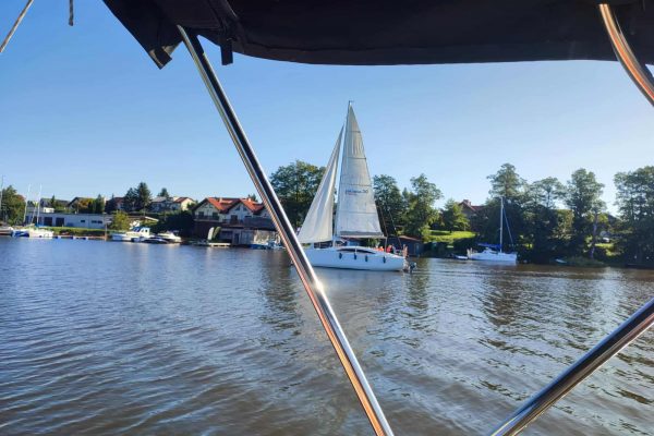 8d893708-1feb-4d3d-a0ed-ab2c290d8c5f