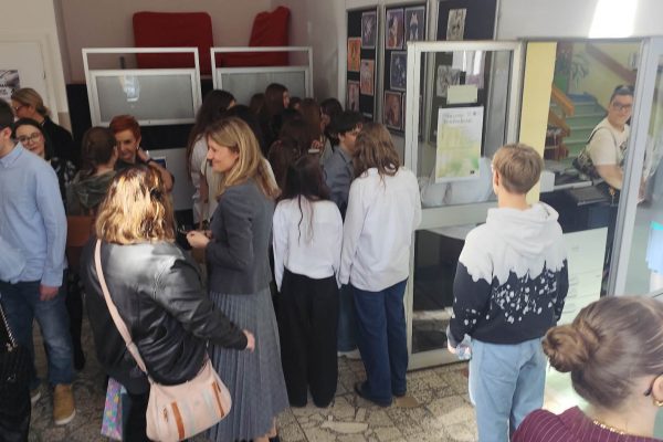 efac1b59-5ce7-4d86-a320-b1292620d2c2